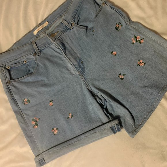 Levi's Pants - Levi's Size 30 Flower Shorts